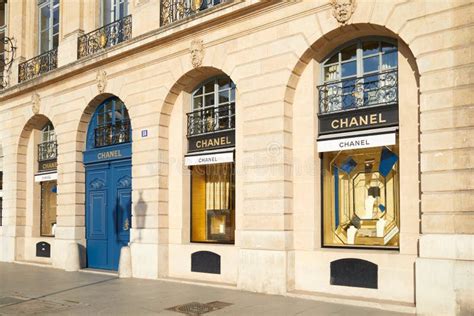 comprare chanel a parigi|Chanel compra un immobile sulla prestigiosissima avenue .